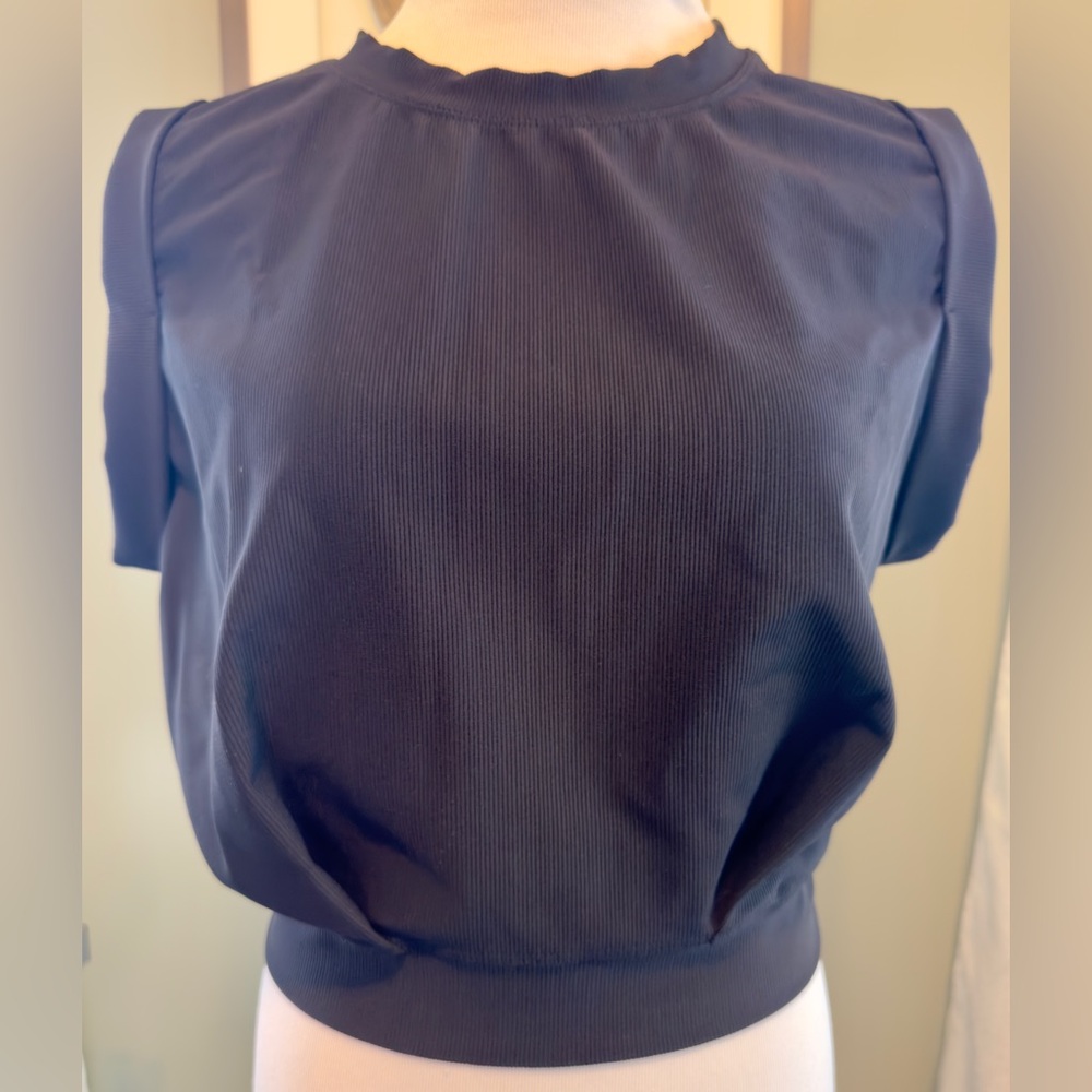 Halara Black Sleeveless Crop Top – Size M